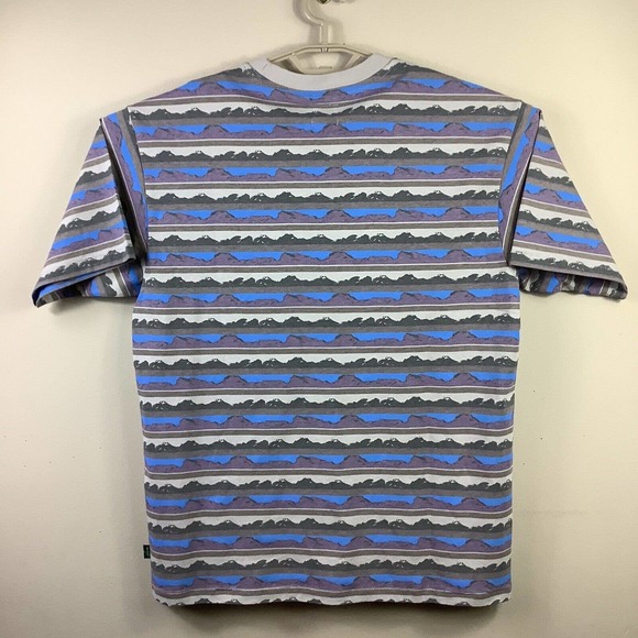 Levi's Red Tab Men’s Mountain Print Tee-Shirt Size Medium NWT - Picture 8 of 14